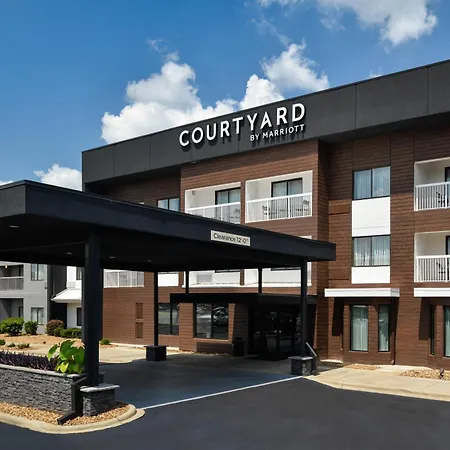 Courtyard By Marriott Charlotte Matthews Hotel